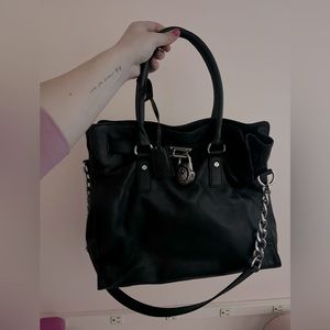 Michael Kors Black purse with strap 🖤